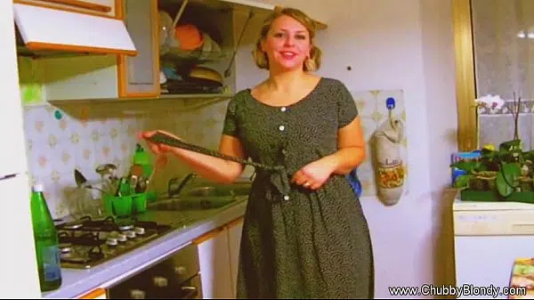 Comendo a mãe safada na cozinha