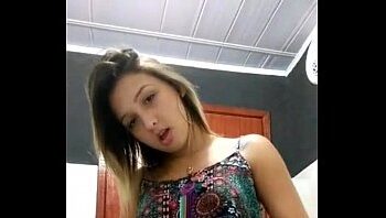 Safada pintada de gatinha masturbando gostoso xnxx