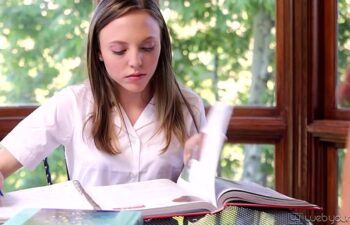 Estudante lésbica e sua professora transando