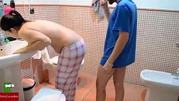 Trepando com a irmã peituda dormindo Trepando com a irmã peituda dormindo