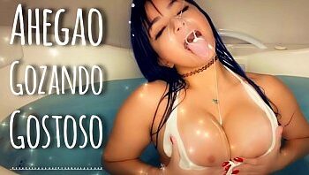 Gozando gostoso nessa loirinha