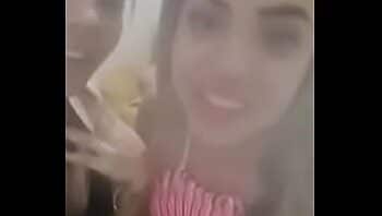 Peituda em live na cam Peituda em live na cam