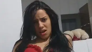 Novinha amadora brincando com sua pepeca Novinha amadora brincando com sua pepeca