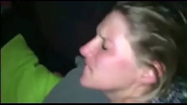 Sexo com minha mãe gostosa loira safada dando cu