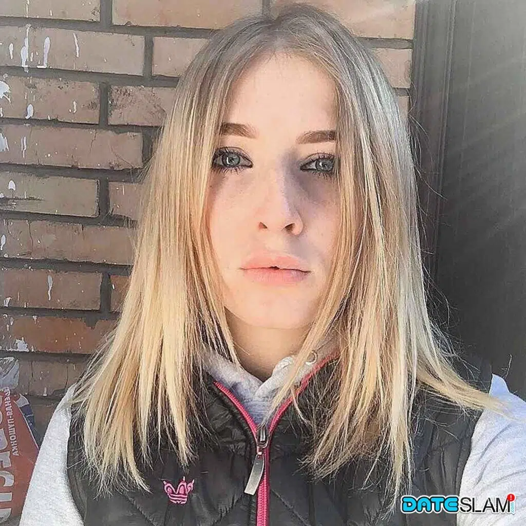 Fotos novinhas loiras peladas fazendo poses deliciosas