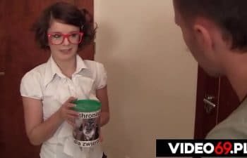 Abusando da estudante safada fazendo porno Abusando da estudante safada fazendo porno