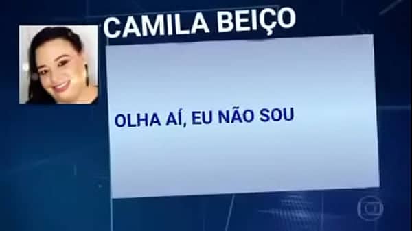 Apresentadora tira roupa durante jornal