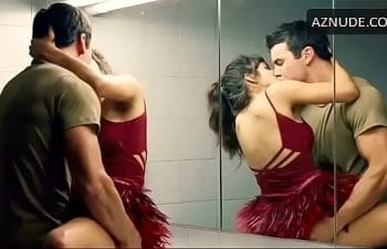 Brechando a mãe no banheiro Brechando a mãe no banheiro