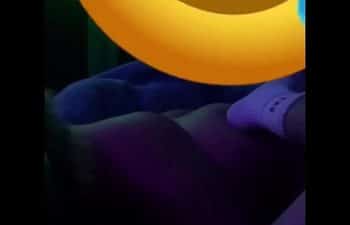 Depiladora batendo uma Depiladora batendo uma
