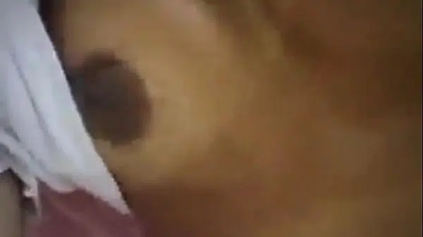 Hariany pagando peitinho