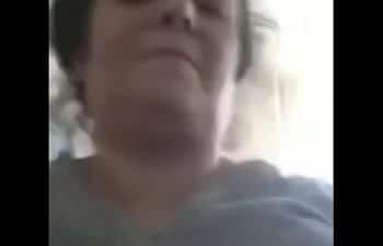 Homem mijando na boca de mulher Homem mijando na boca de mulher