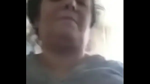 Homem mijando na boca de mulher