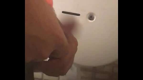 Homens batendo punheta