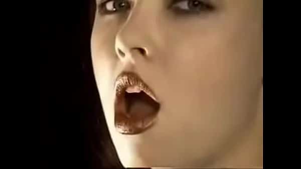 Laura prepon kiss