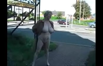 Loira magra nua Loira magra nua