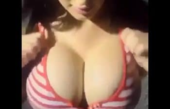 Mamando nas tetas Mamando nas tetas