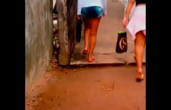 Mulher pelada desfilando Mulher pelada desfilando
