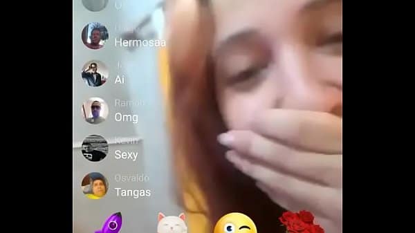 Novinha pelada na live