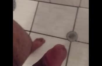 Pegando a prima no banho Pegando a prima no banho