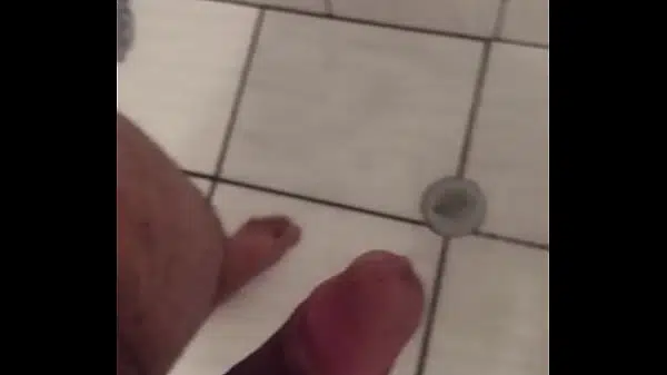 Pegando a prima no banho