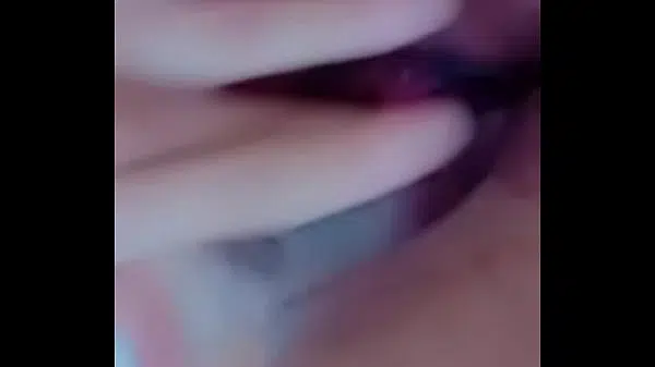 Quando minha mãe sai meu padrasto coloca o pau dele em mim