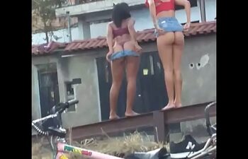Sexo ao vivo com novinha Sexo ao vivo com novinha