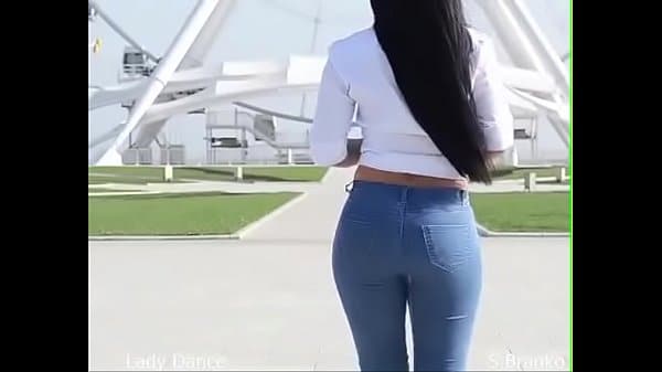 Sonhar que está pelado na rua