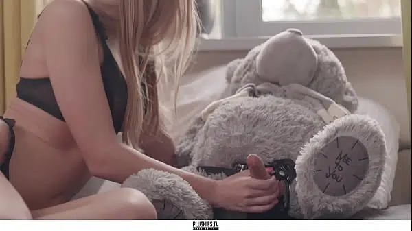 Transando com urso de pelúcia