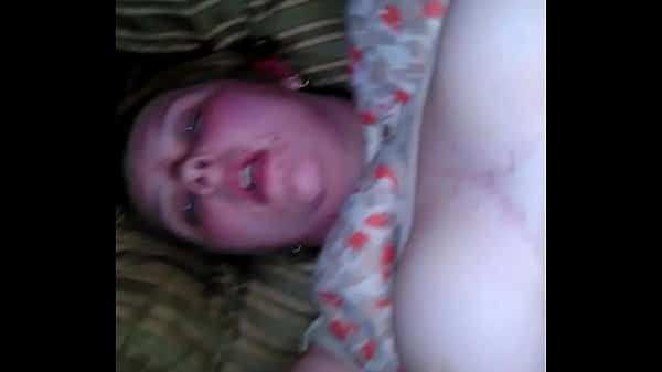 Veado comendo mulher