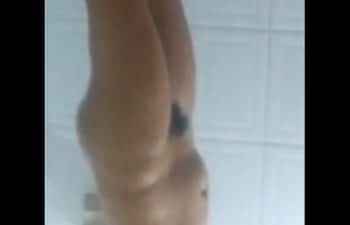 Comendo mãe e irmã Comendo mãe e irmã