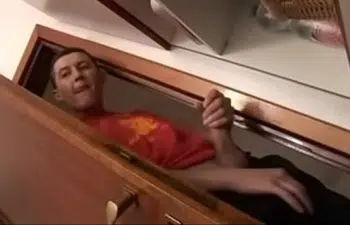 Comi minha irmã e depois minha mãe Comi minha irmã e depois minha mãe