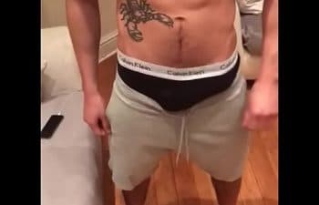 Coroa comendo gay novinho Coroa comendo gay novinho
