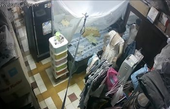 Gostosa tirando a roupa Gostosa tirando a roupa