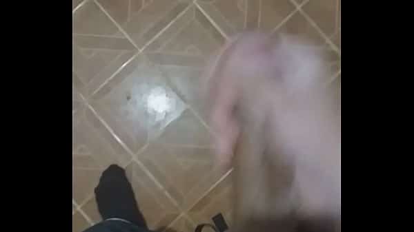 Homem tocando punheta