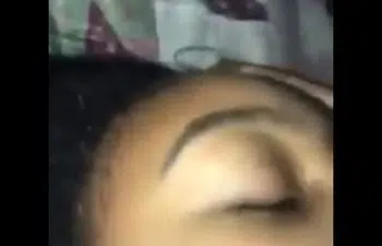 Menina perdendo a virgindade Menina perdendo a virgindade