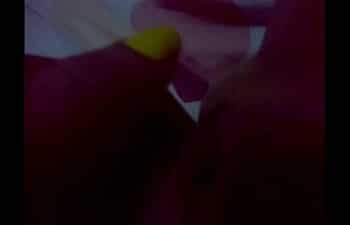 Novinha virgem batendo siririca Novinha virgem batendo siririca