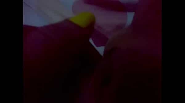 Novinha virgem batendo siririca