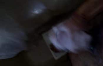 Novinho punheta no banho Novinho punheta no banho