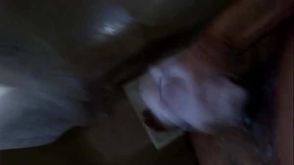 Novinho punheta no banho