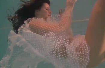Pelada na piscina Pelada na piscina