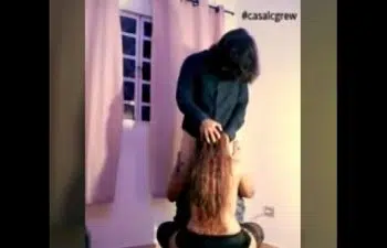 Só no cu empurrando bem forte Só no cu empurrando bem forte