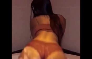 Alessandra Maia Pelada sentando na rola enorme Alessandra Maia Pelada sentando na rola enorme