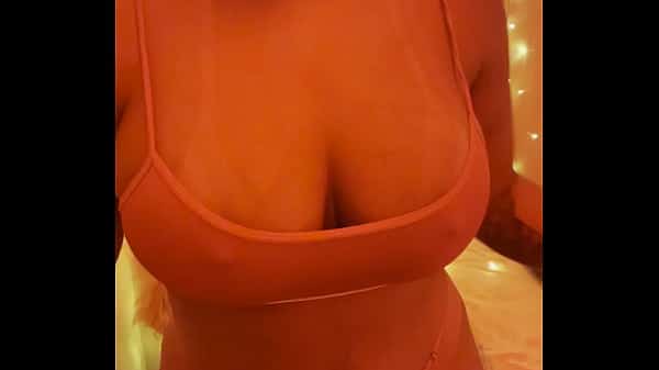Monique Bastos Pelada