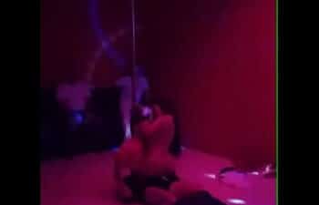 Descobriu q filha é uma striper Descobriu q filha é uma striper