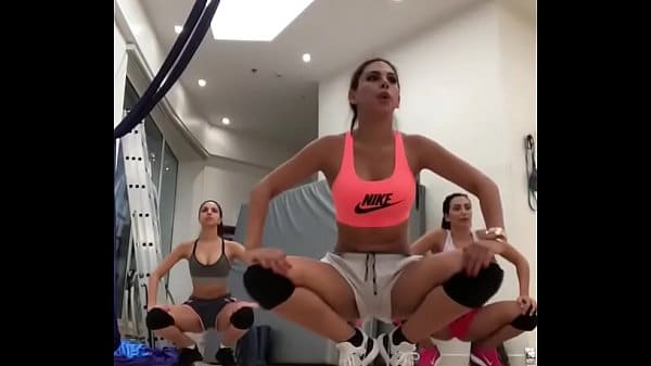 Rakel silva e tati maia peladas