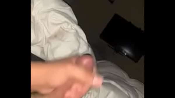 Coroa gostosa se masturbando