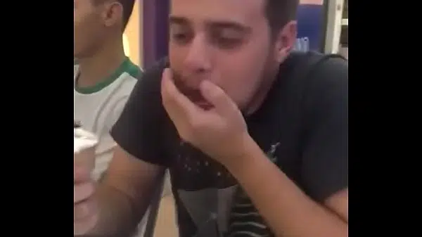 Esposa Trai Marido Com Mendigo