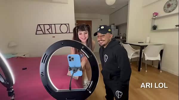 Homem comendo anão