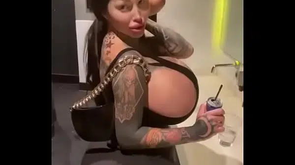 Lambendo peitos