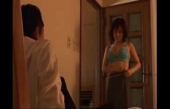 Mãe tirando a virgindade do filho Mãe tirando a virgindade do filho